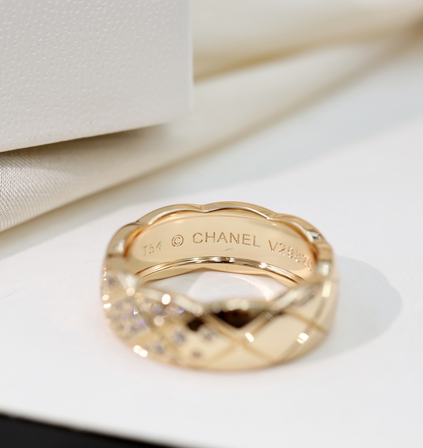 Chanel v金一代～香香菱格闪钻戒指