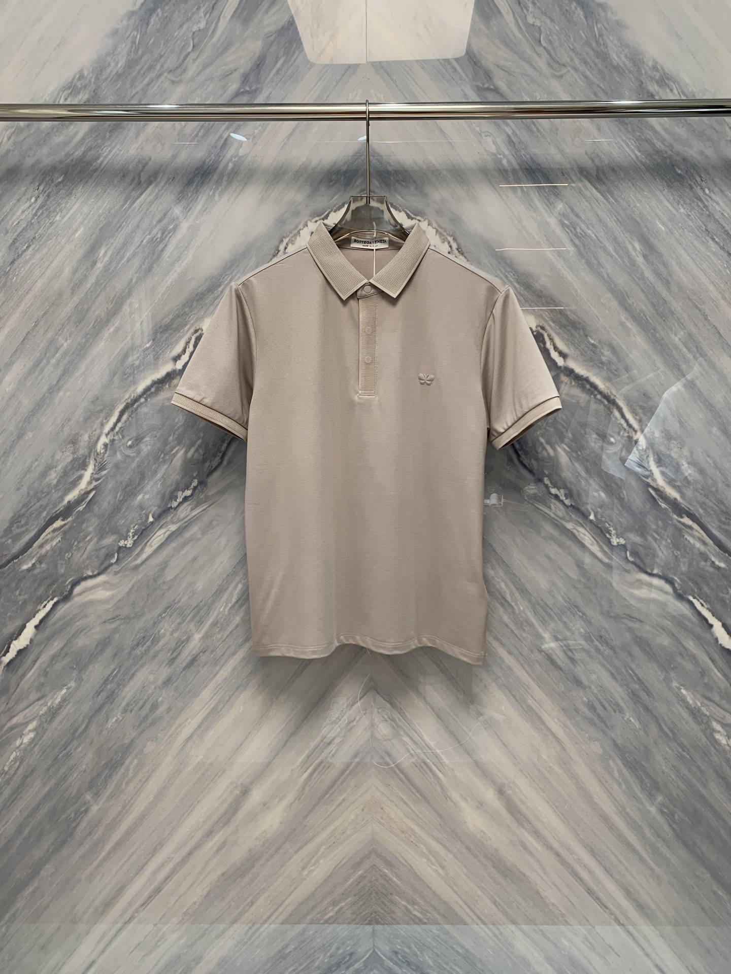 BV Logo-Coated Polo Shirt: Classic Design with Quality Craftsmanship - 图片 5