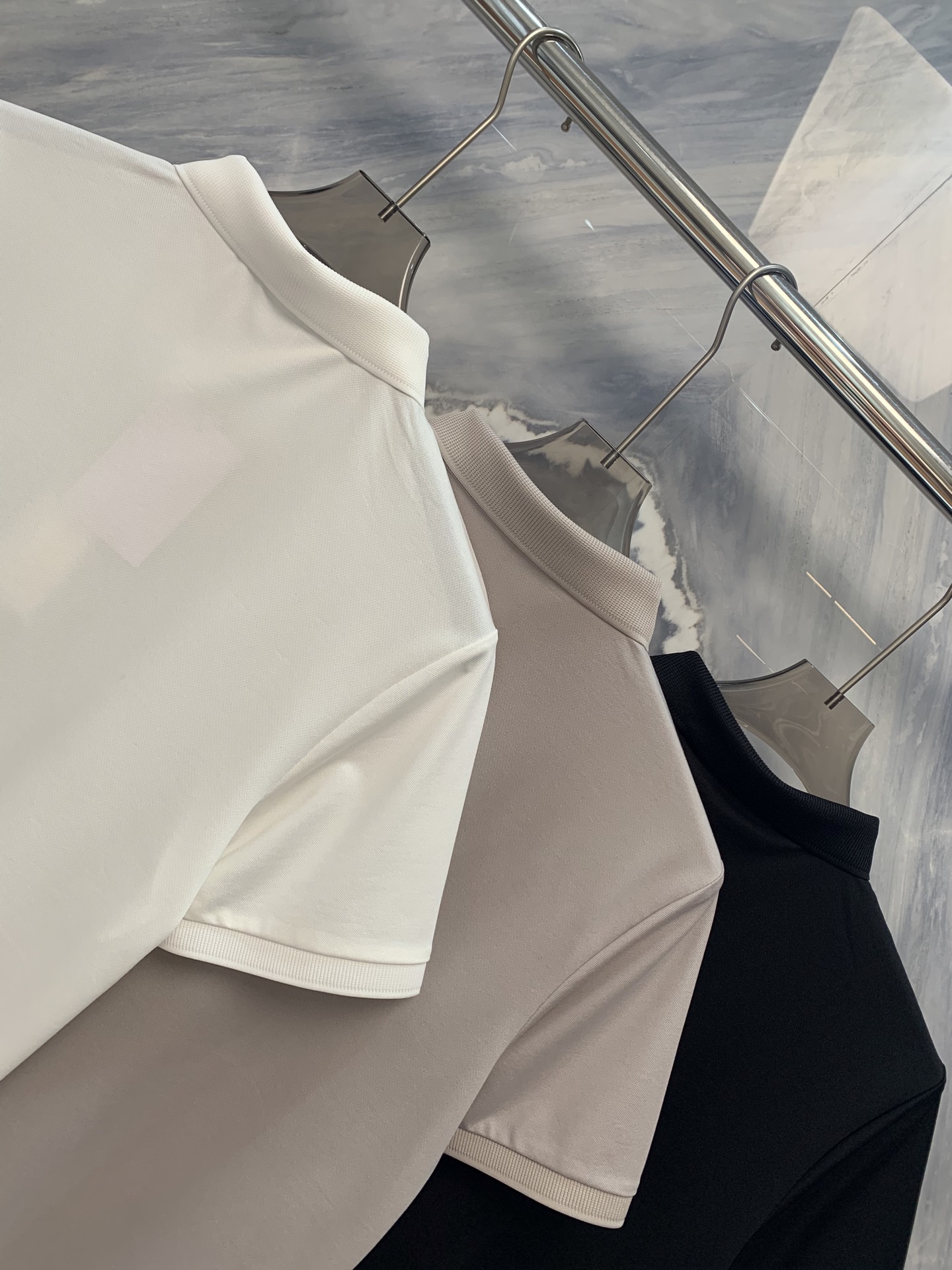 BV Logo-Coated Polo Shirt: Classic Design with Quality Craftsmanship - 图片 9