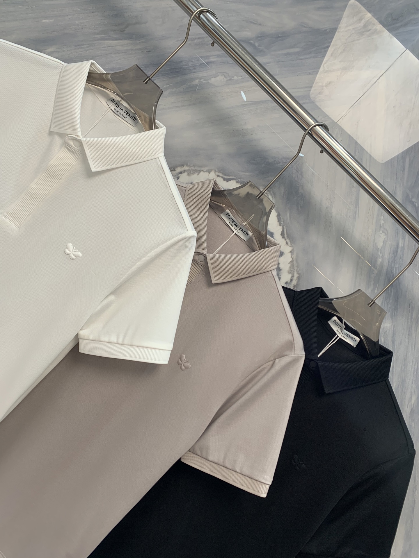 BV Logo-Coated Polo Shirt: Classic Design with Quality Craftsmanship - 图片 2