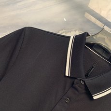 丝光之上的徽章在商务与休闲的微妙平衡中,一件臻品往往以其独特的细节与不凡的格调,脱颖而出,成为品味的象征 丝光之上的徽章在商务与休闲的微妙平衡中,一件臻品往往以其独特的细节与不凡的格调,脱颖而出,成为品味的象征