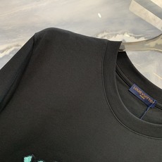 针尖的史诗1V重工刺绣圆领短袖在快时尚泛滥的当下,真正的奢侈早已超越了品牌的喧嚣,回归到对工艺与时间的极 针尖的史诗1V重工刺绣圆领短袖在快时尚泛滥的当下,真正的奢侈早已超越了品牌的喧嚣,回归到对工艺与时间的极