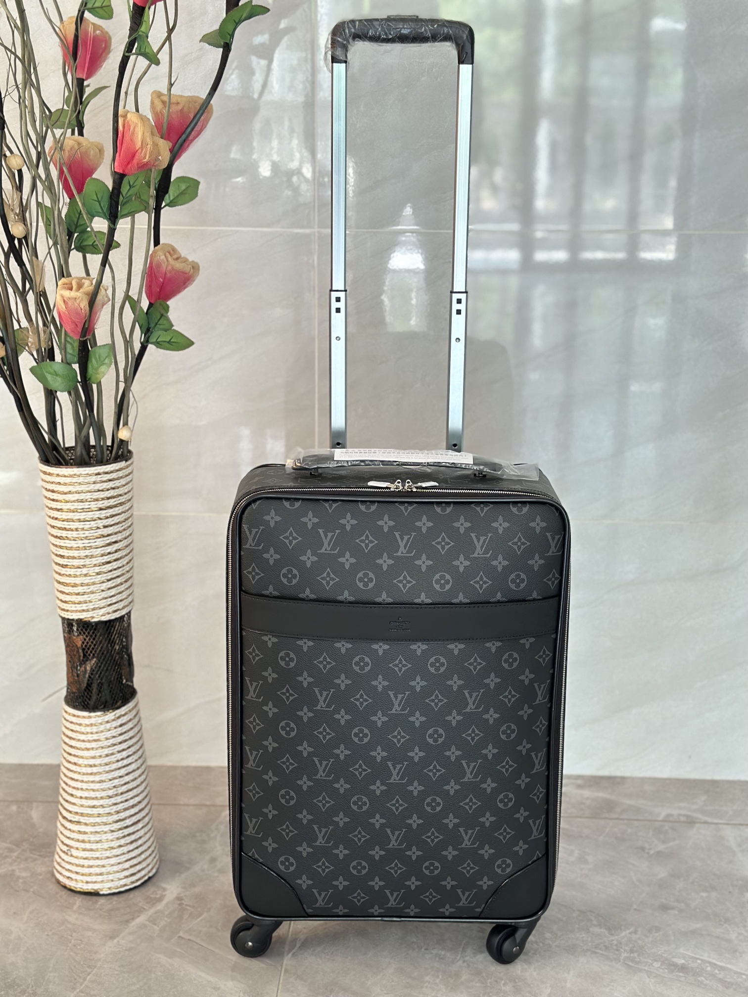 NO:270041,The latest popular products have been shipped with original leather. There are not many, so hurry up and buy [seduction] [seduction] exclusive products first launched, real photos of 20-inch 53/40/20,19860909最新火爆款出货了原版皮质.数量不多,赶紧抢购[勾引][勾引]独家产品抢先上市,实物实拍20寸53/40/20,,luggage