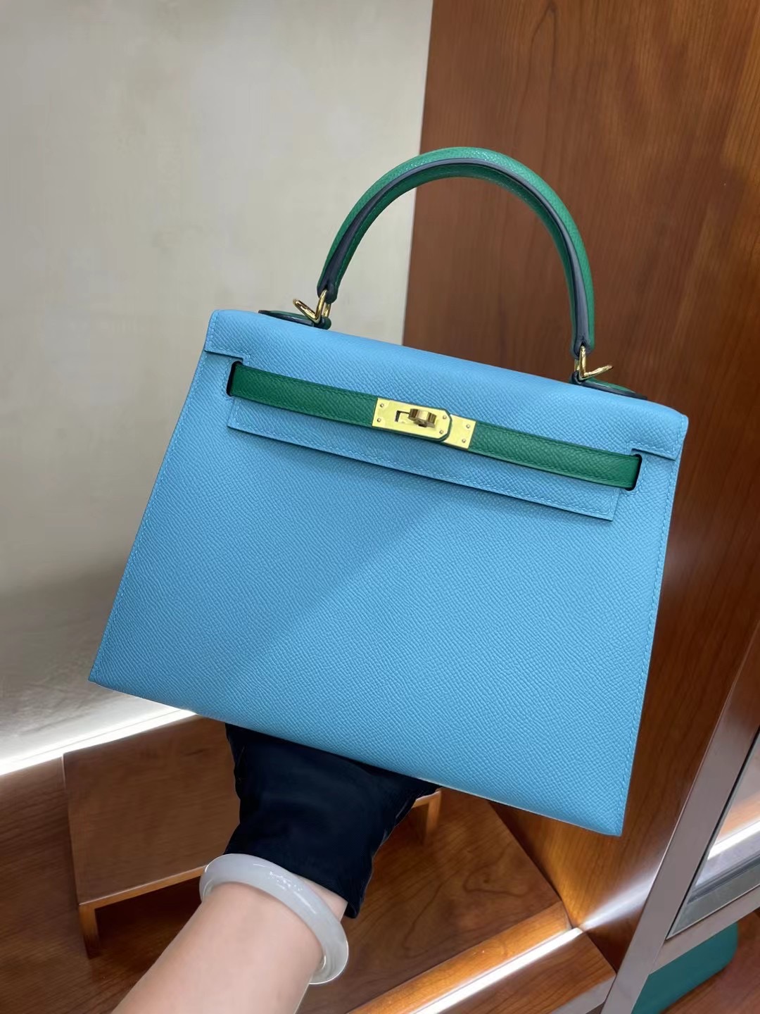 NO:811703,kelly 25cm epsom leather color matching Vert vertigo U4 velvet green/Blue du nord northern blue, Hermes, hermes, Hermes,19860909kelly 25cm epsom皮 拼色 Vert vertigo U4丝绒绿 /Blue du nord 北方蓝,爱马仕,hermes,Hermes,,Bag