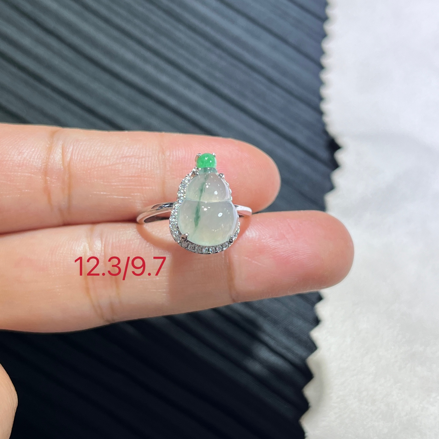 Myanmar Jade Silver-Set Gourd Ring