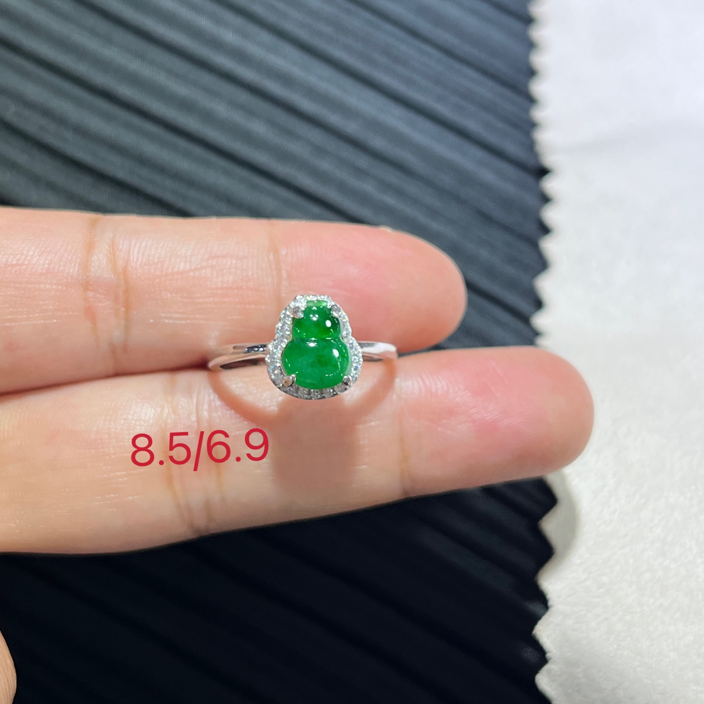 Myanmar Jade Silver-Plated Green Gourd Ring