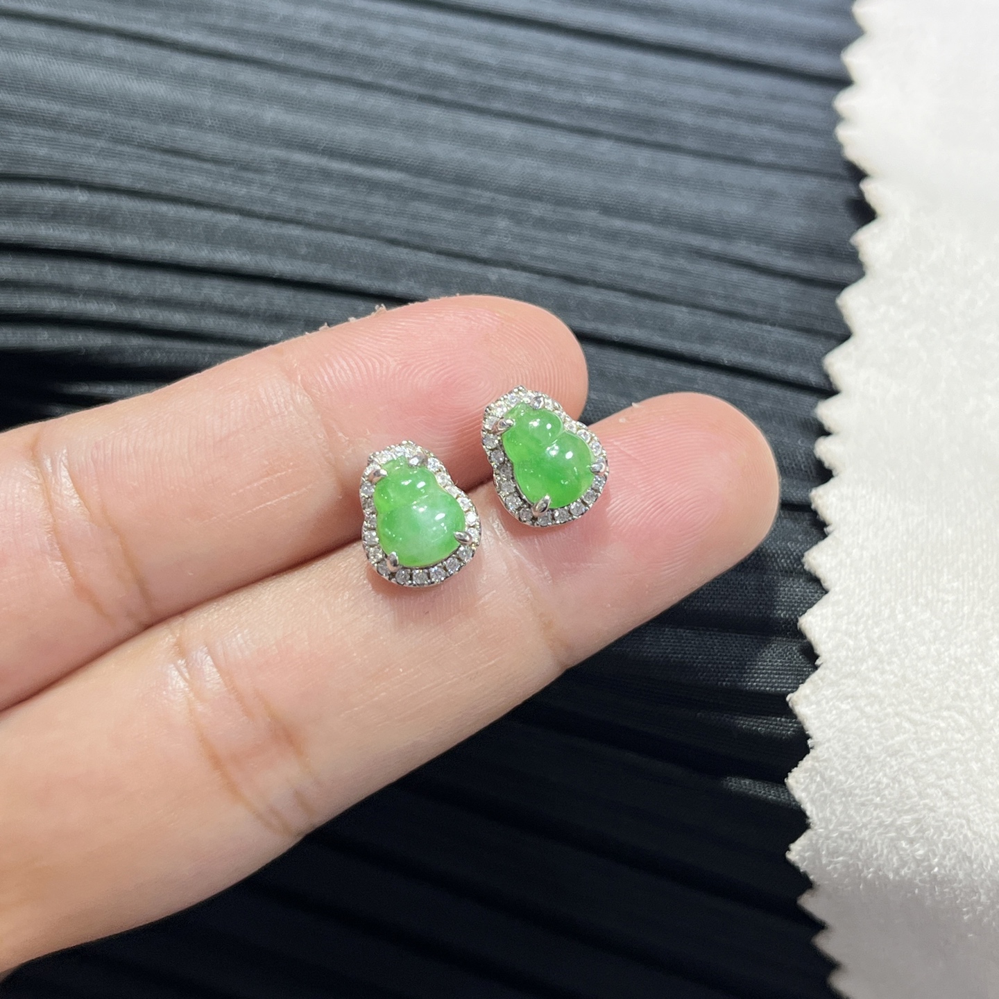 Myanmar Jade Silver-Plated Gourd Stud Earrings 4