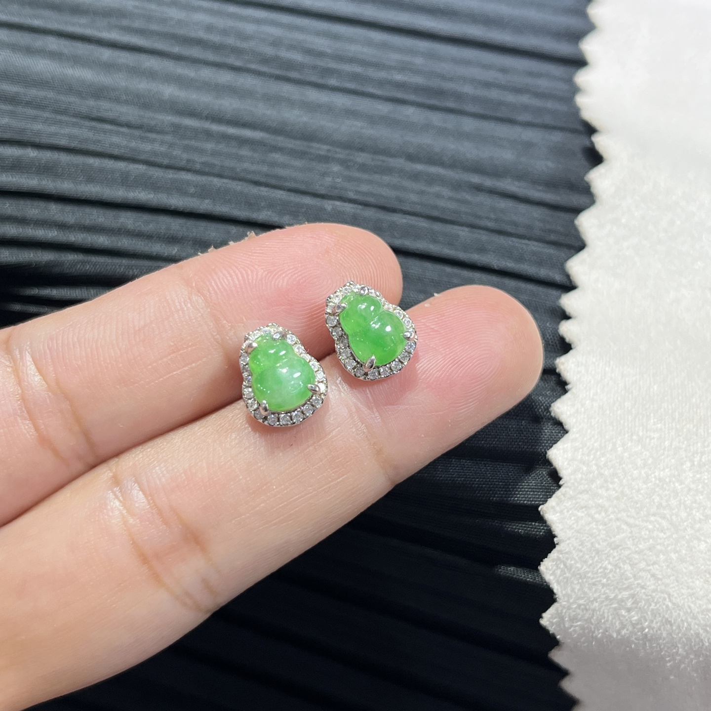 Myanmar Jade Silver-Plated Gourd Stud Earrings 2