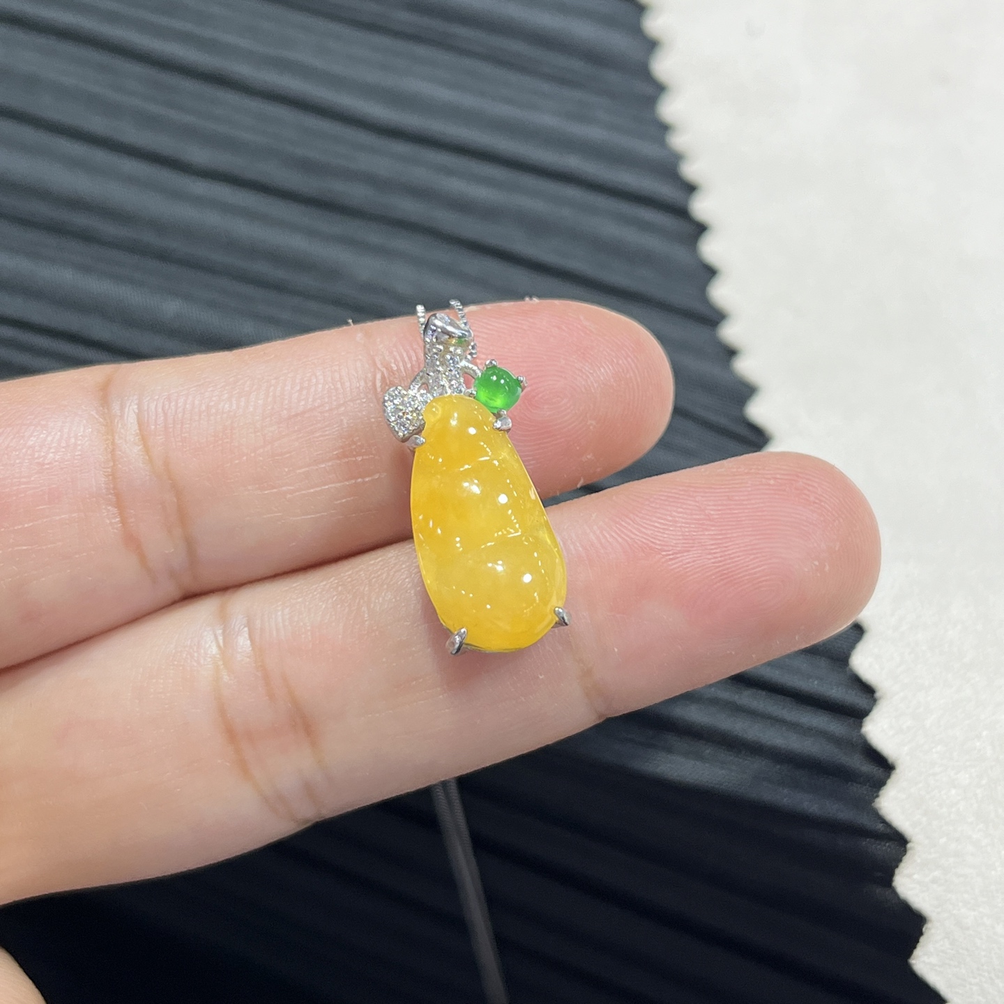 Myanmar Jade Silver-Set Yellow Jade Bean Pendant 3