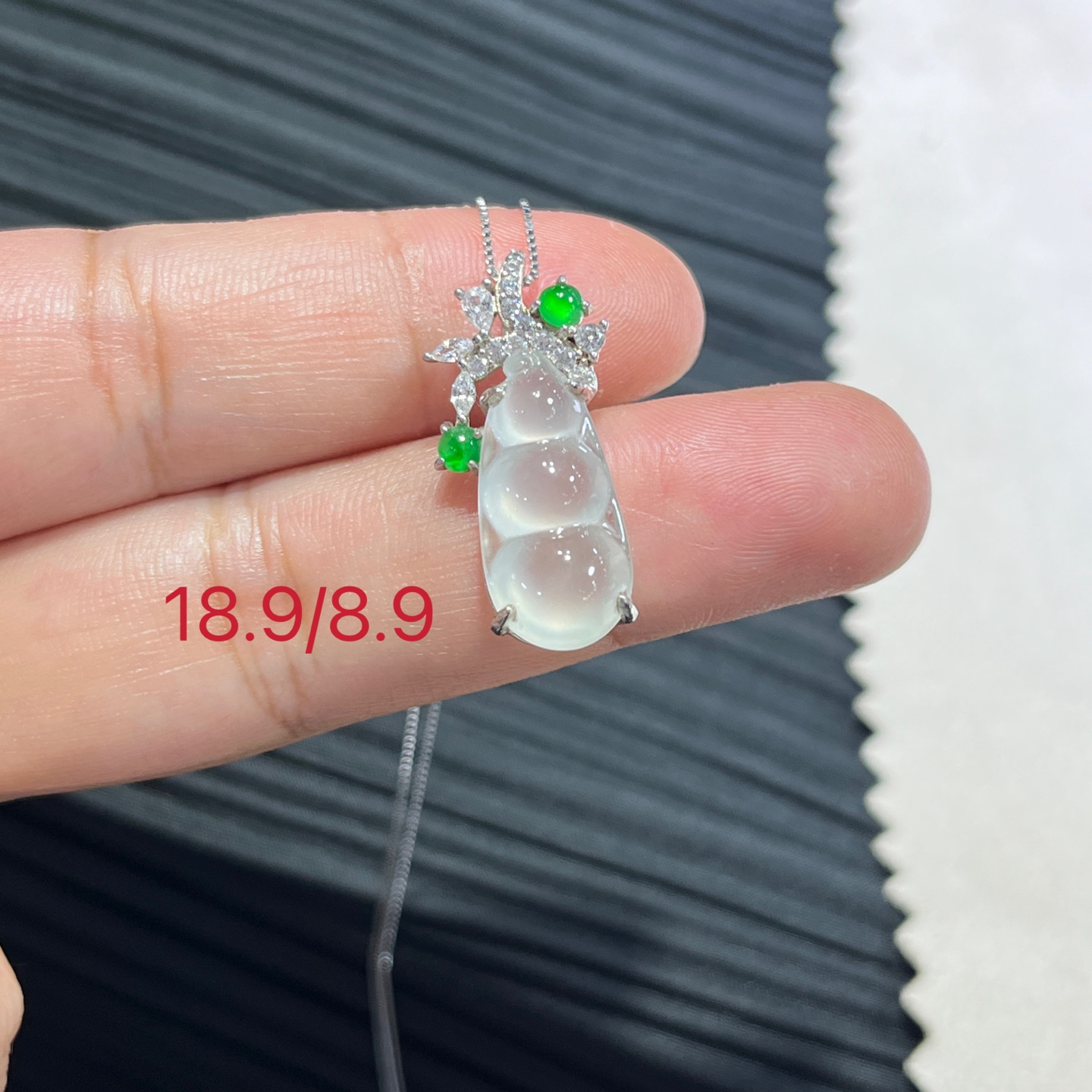 缅甸翡翠银镶冰种豆子挂件