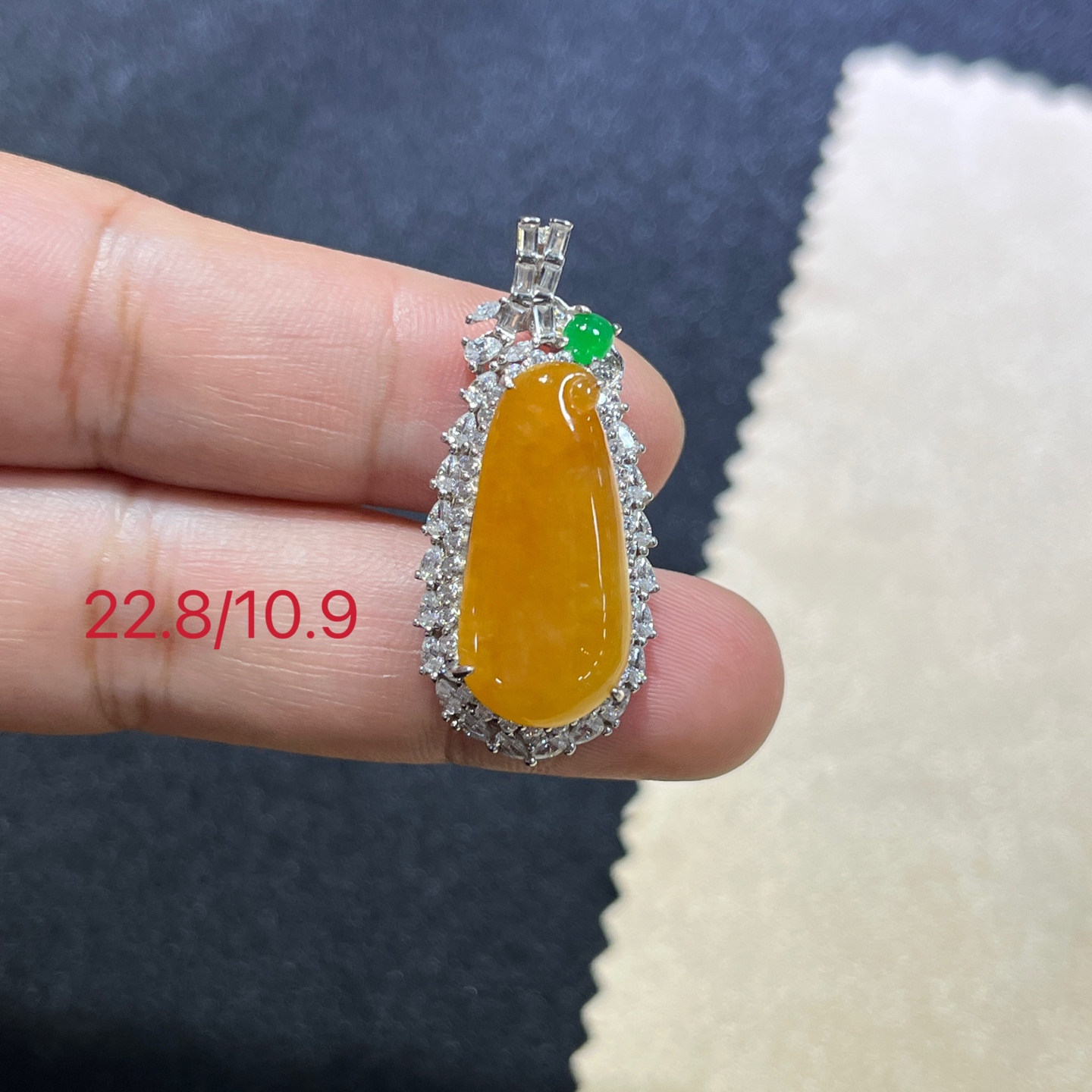 Myanmar Jade Silver-Plated Yellow Jade Gourd Pendant