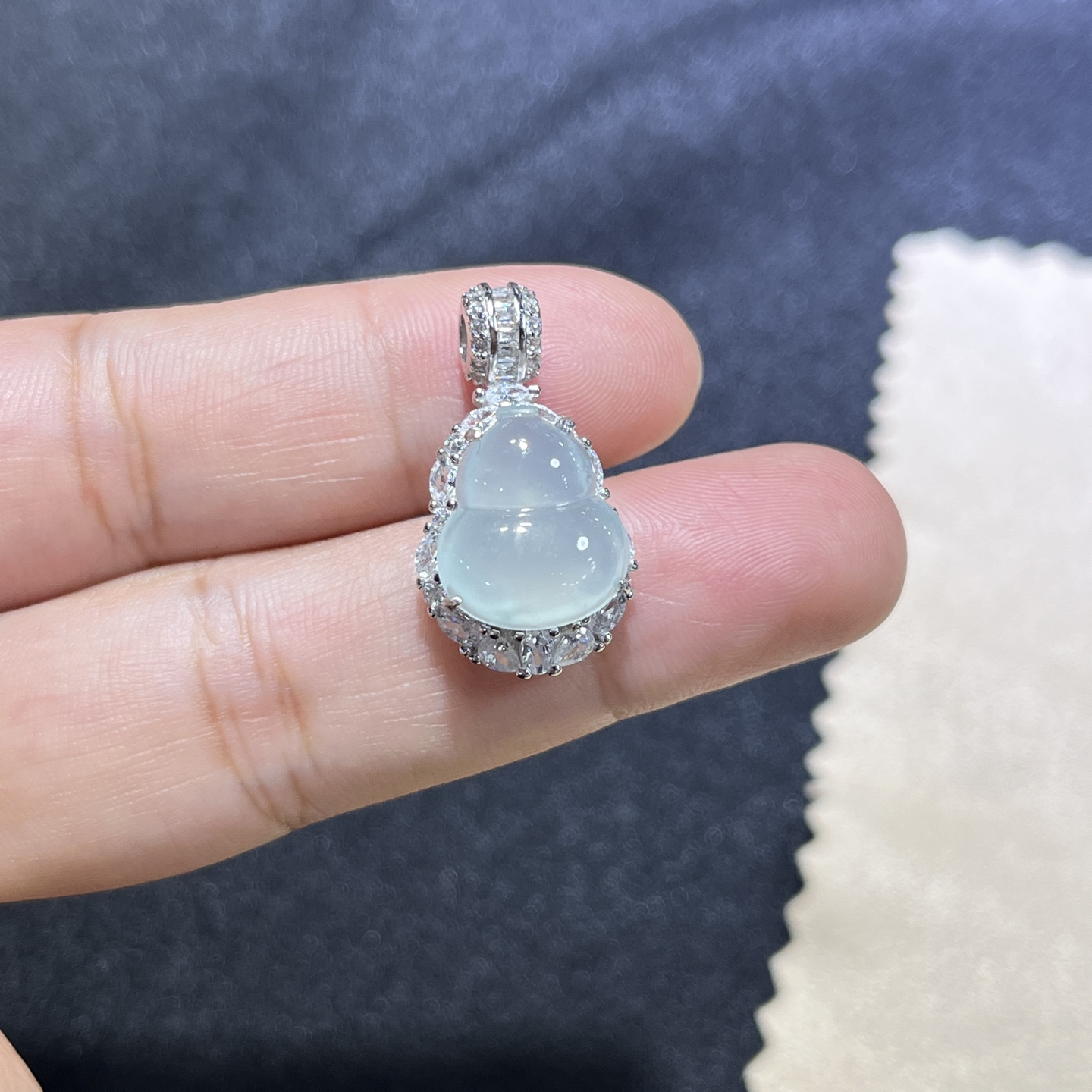 Myanmar Jade Silver-Plated Gourd Pendant 2