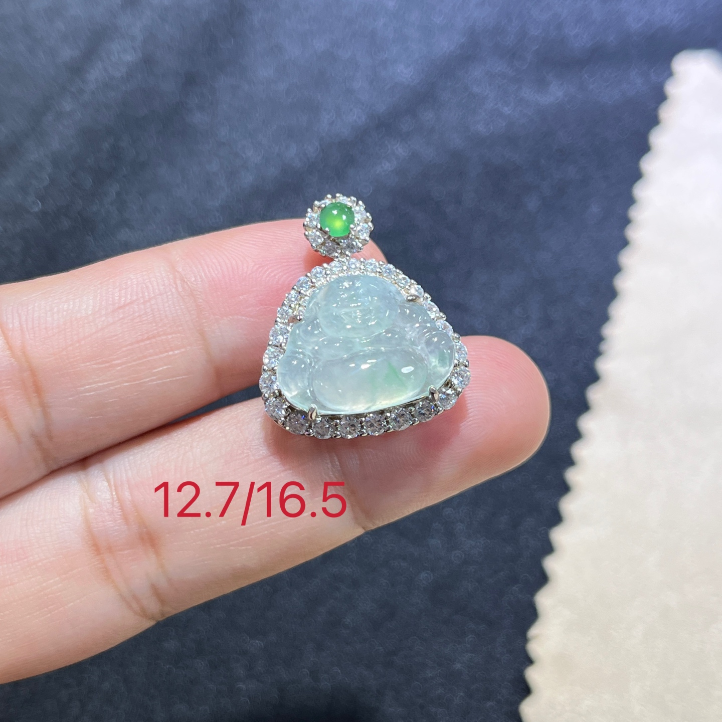 缅甸翡翠银镶佛公挂件