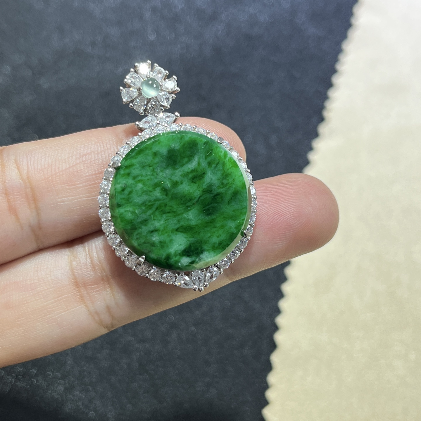 Myanmar Jade Silver-Set Blue-and-White Round Pendant 2