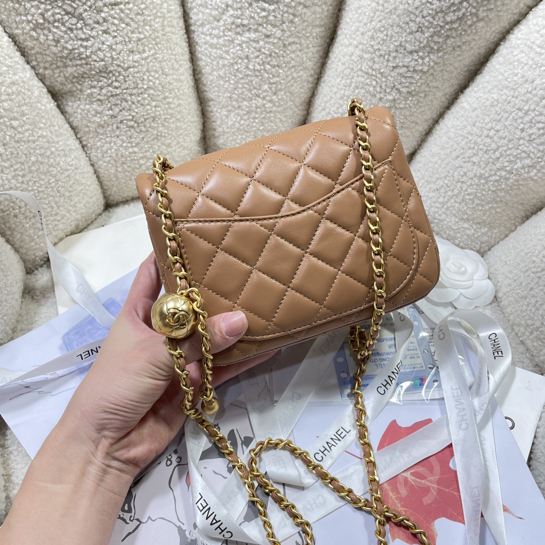 Chanel Style Shoulder Bag style reference detail image 4 from source 776581