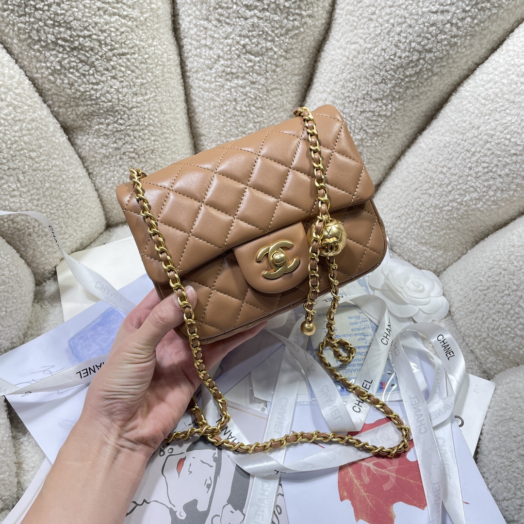Chanel Style Shoulder Bag style reference detail image 2 from source 776581