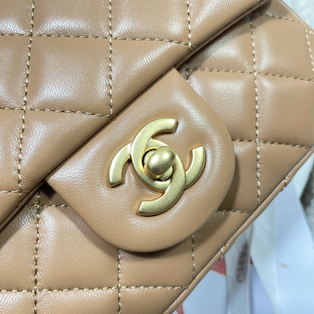 Chanel Style Shoulder Bag style reference detail image 6 from source 776581