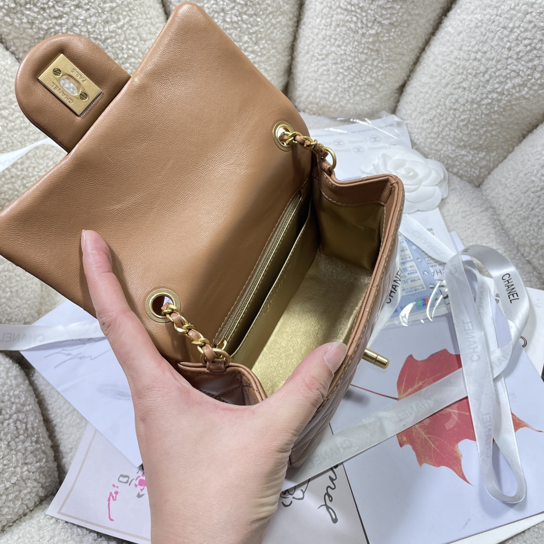 Chanel Style Shoulder Bag style reference detail image 8 from source 776581