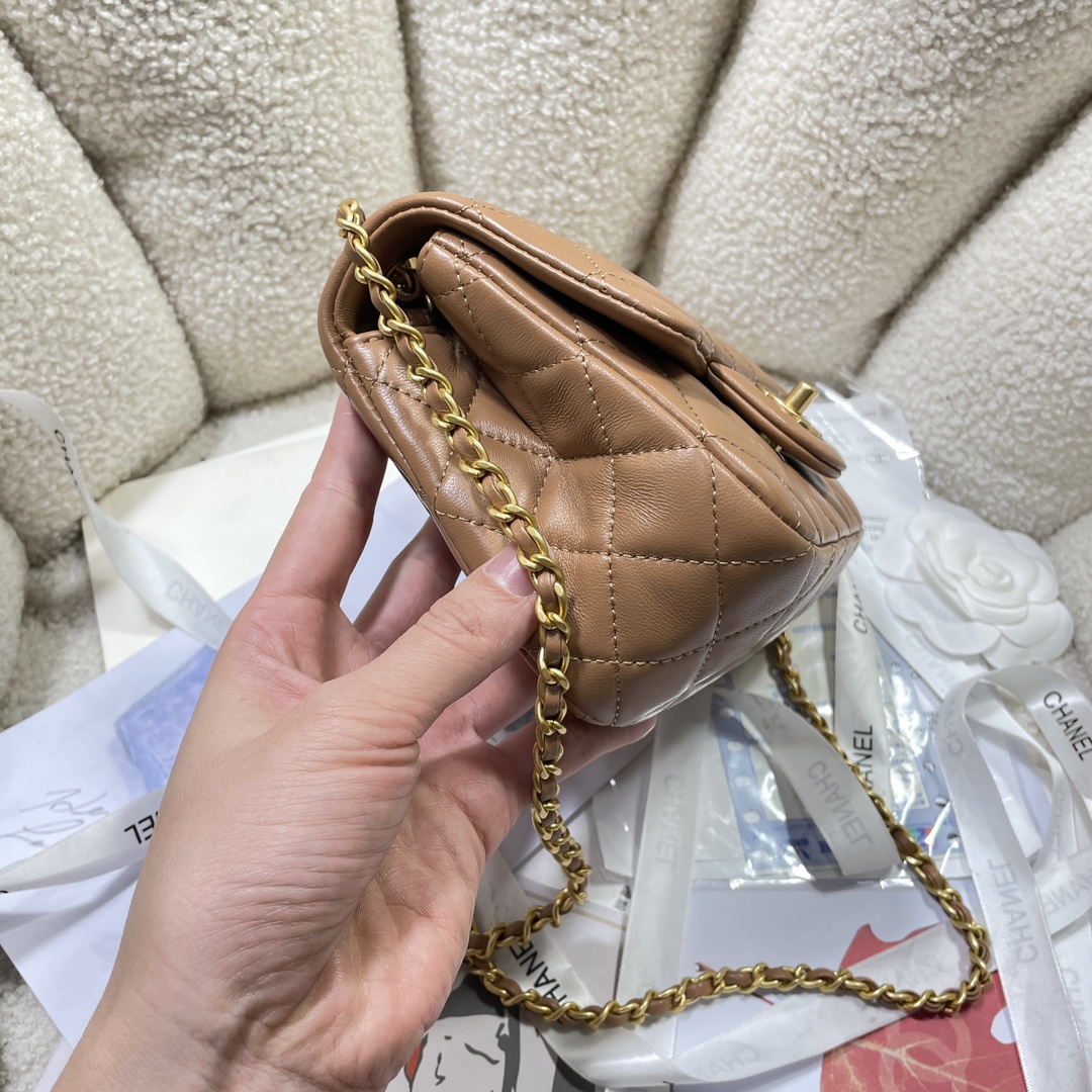 Chanel Style Shoulder Bag style reference detail image 3 from source 776581