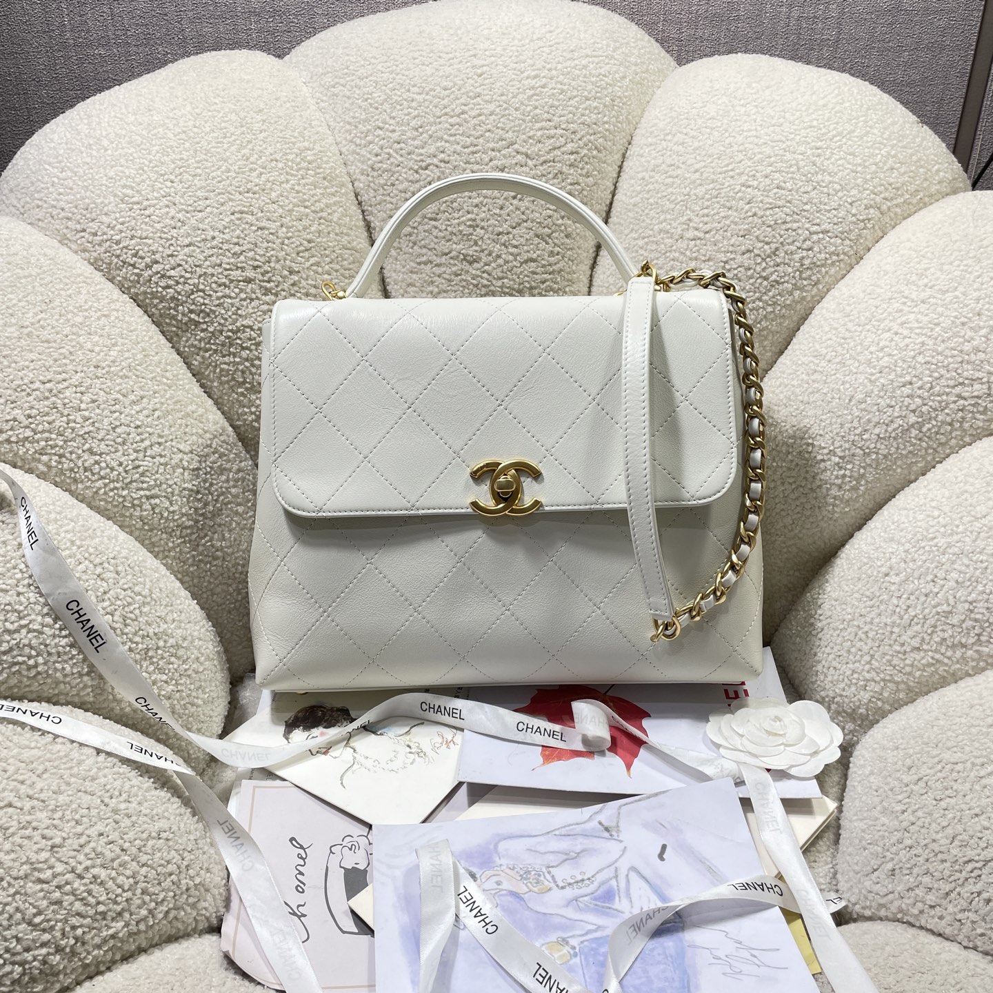 ¡Nuevos modelos en stock! 5447 "Medio 33 cm" ¡El bolso oficial con solapa OHANEL 25S en oro negro es tan bonito! El bol…