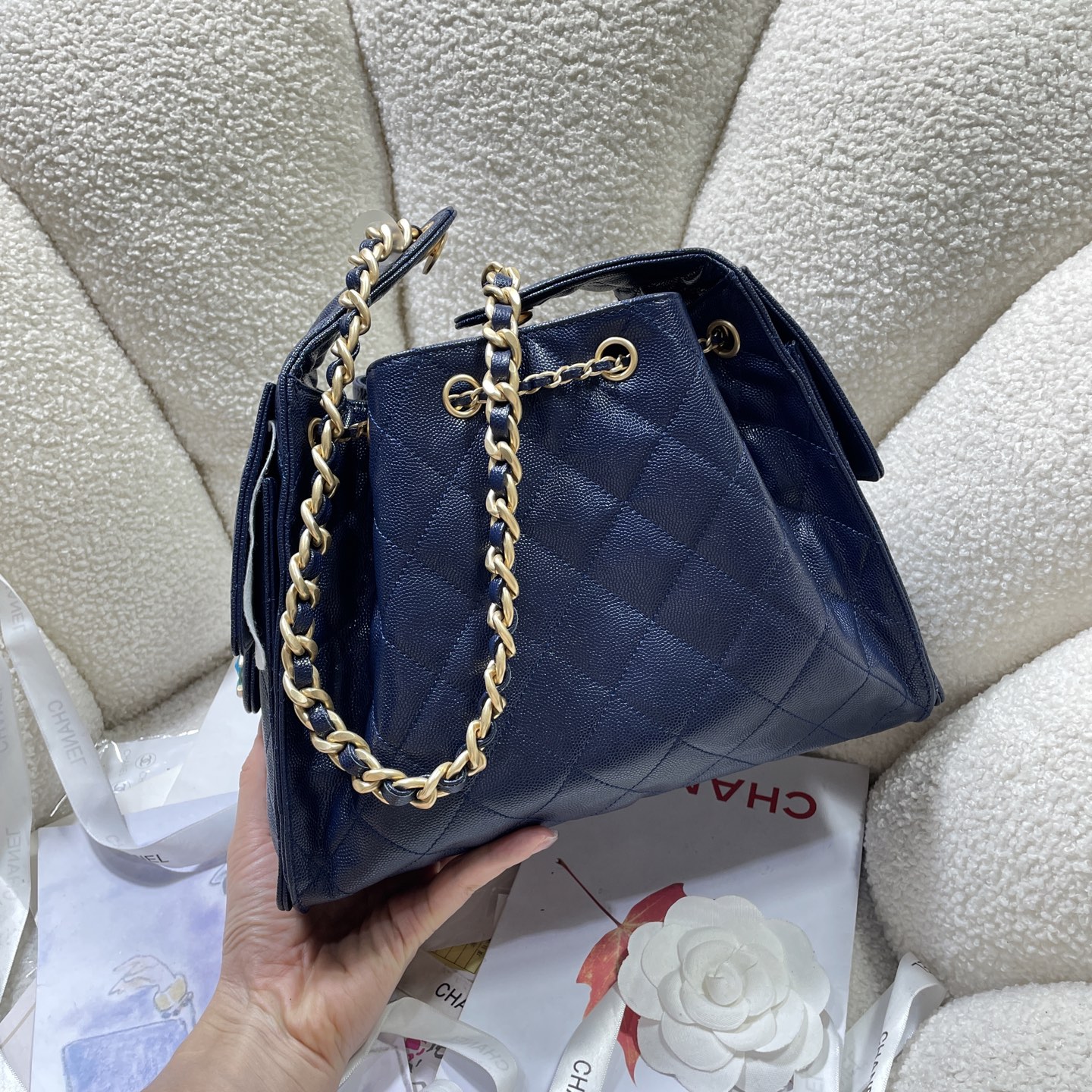 Chanel 25c Spring Show Shopping Bag with Sand-Skin Material, Multiple Pockets - 图片 4