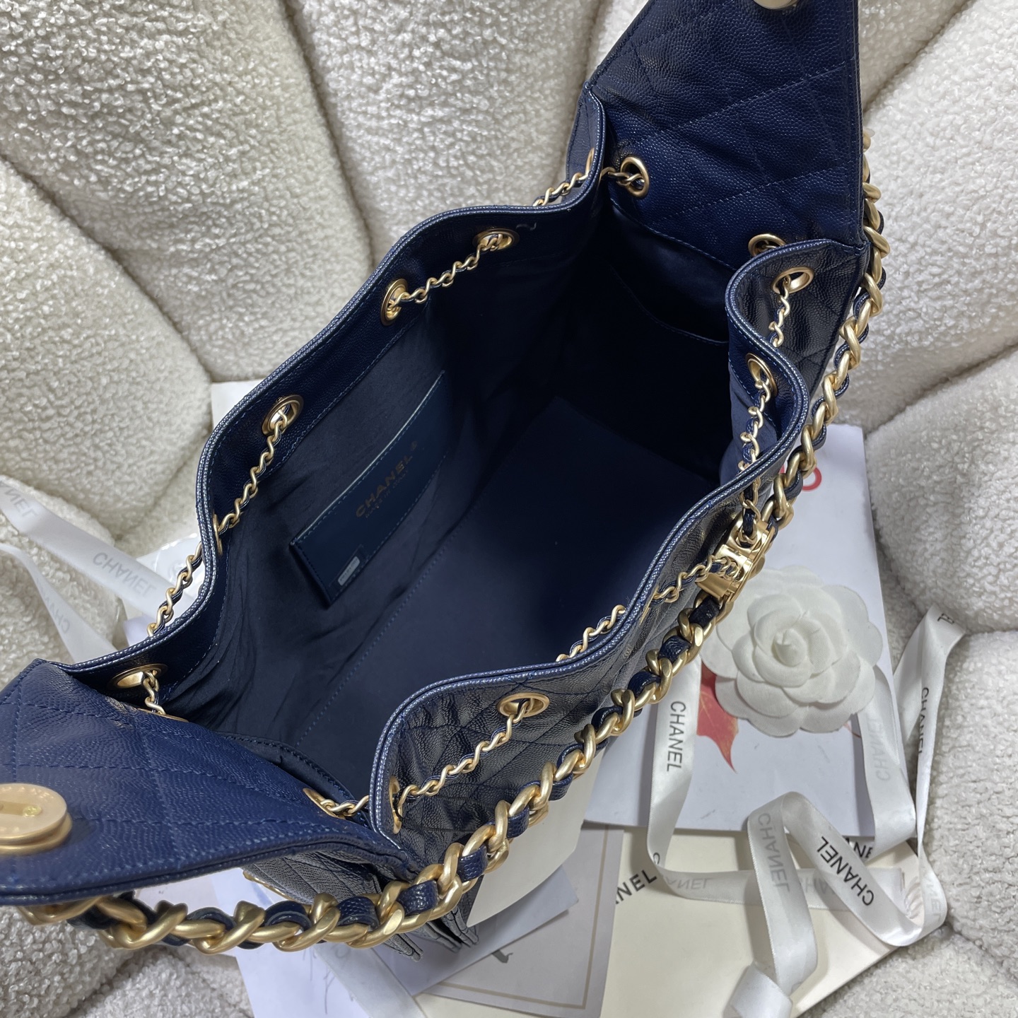 Chanel 25c Spring Show Shopping Bag with Sand-Skin Material, Multiple Pockets - 图片 7