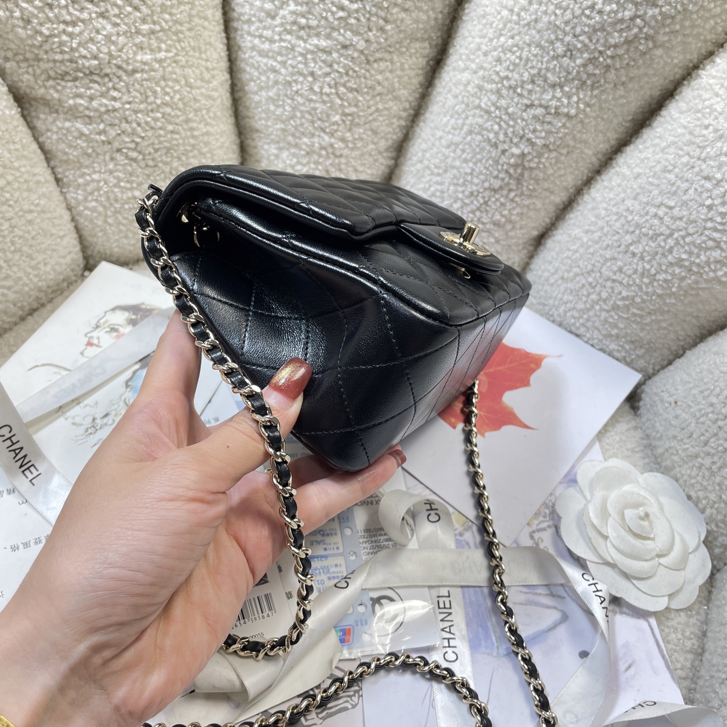 Chanel Style Shoulder Bag style reference detail image 3 from source 776582
