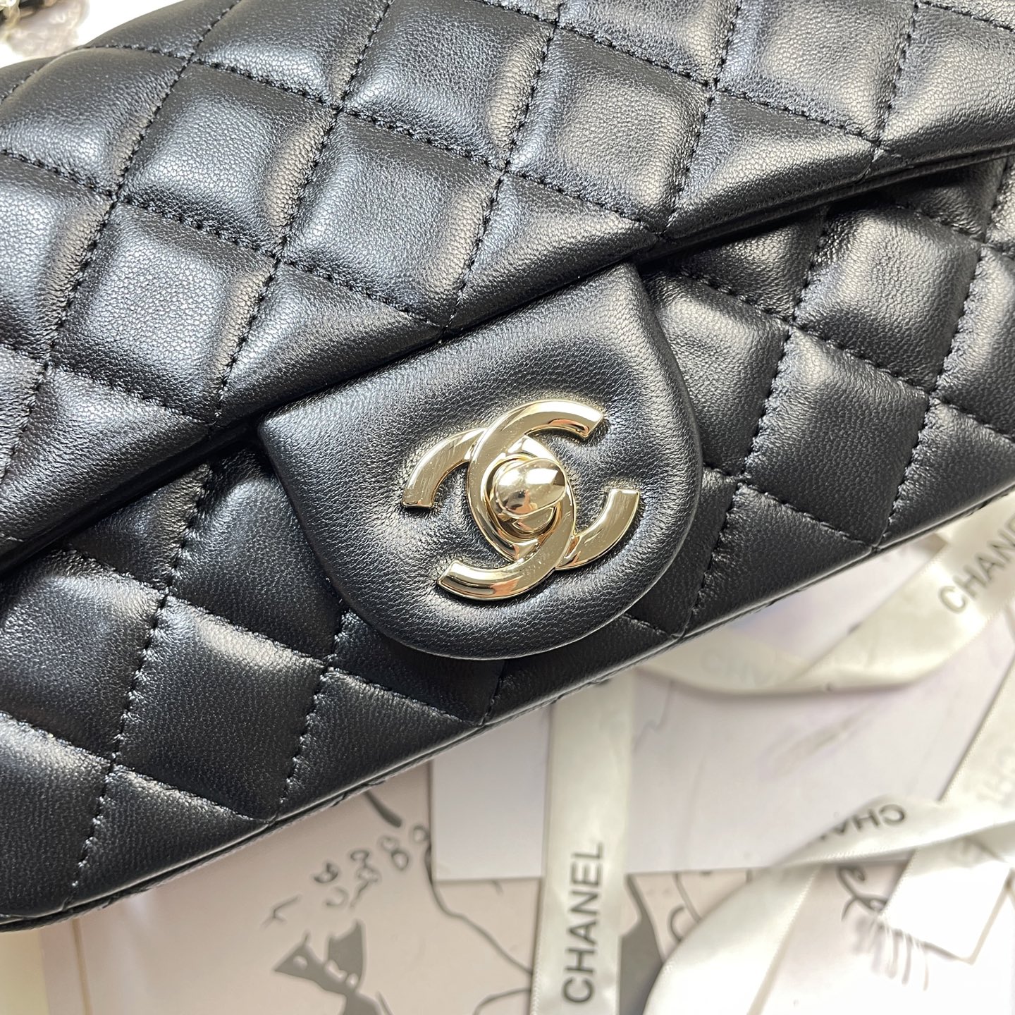 Chanel Style Shoulder Bag style reference detail image 6 from source 776592