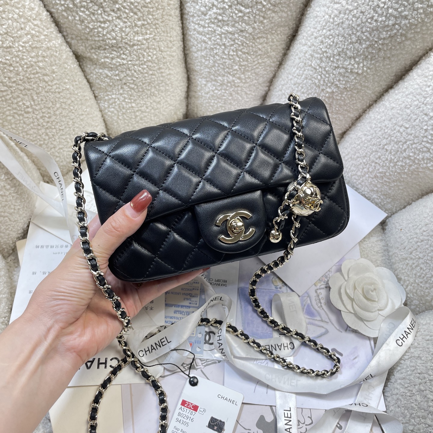 Chanel Style Shoulder Bag style reference detail image 2 from source 776592