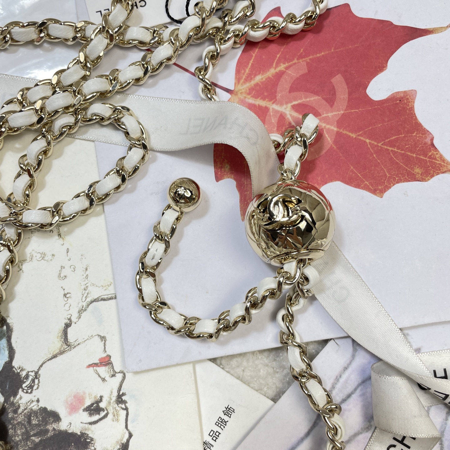 Chanel Style White Shoulder Bag style reference detail image 2 from source 776583