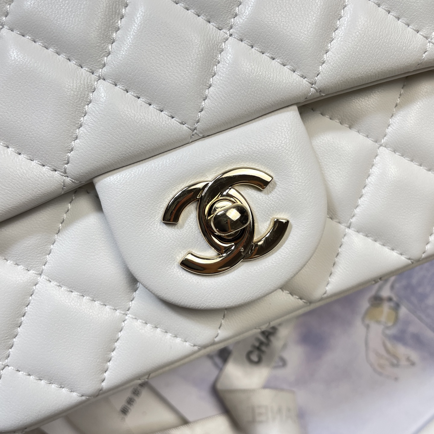 Chanel Style White Shoulder Bag style reference detail image 1 from source 776583