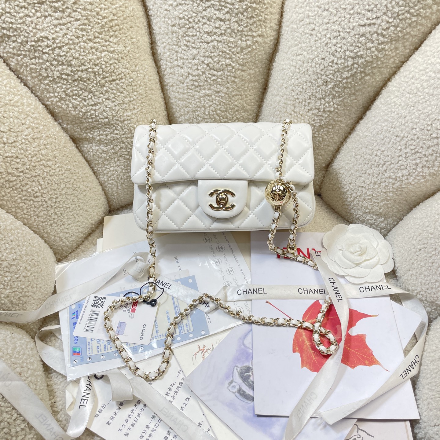 Chanel Style White Shoulder Bag style reference detail image 1 from source 776593