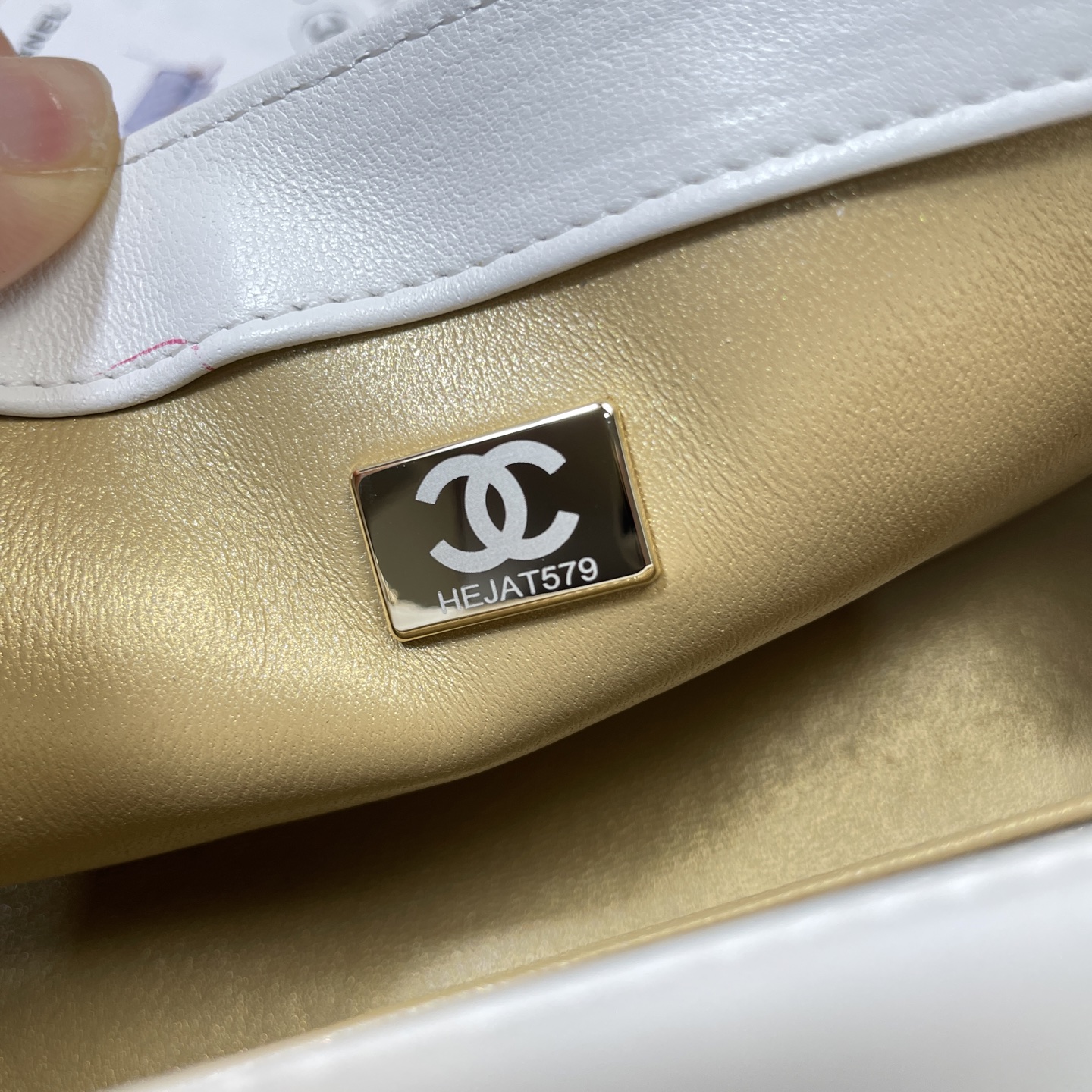 Chanel Style White Shoulder Bag style reference detail image 8 from source 776593