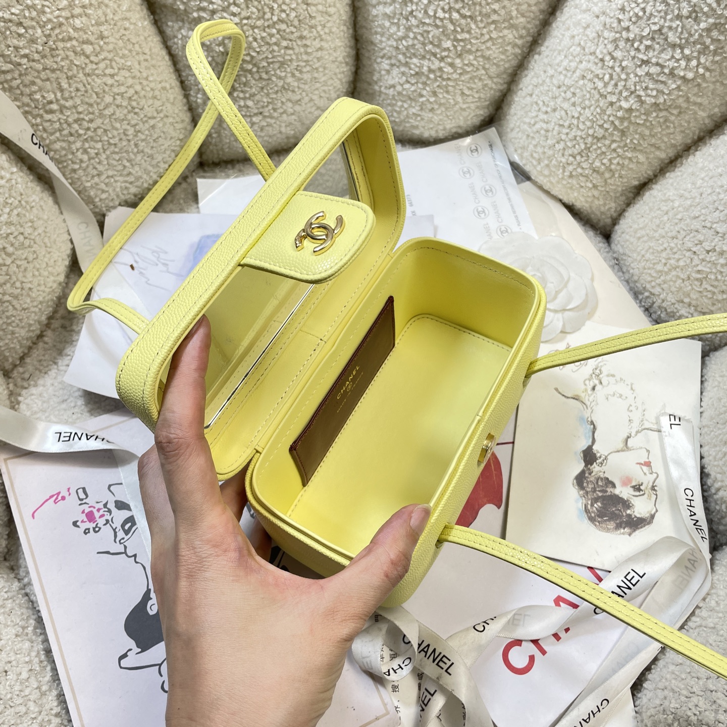 Chanel Style Shoulder Bag style reference detail image 8 from source 785957