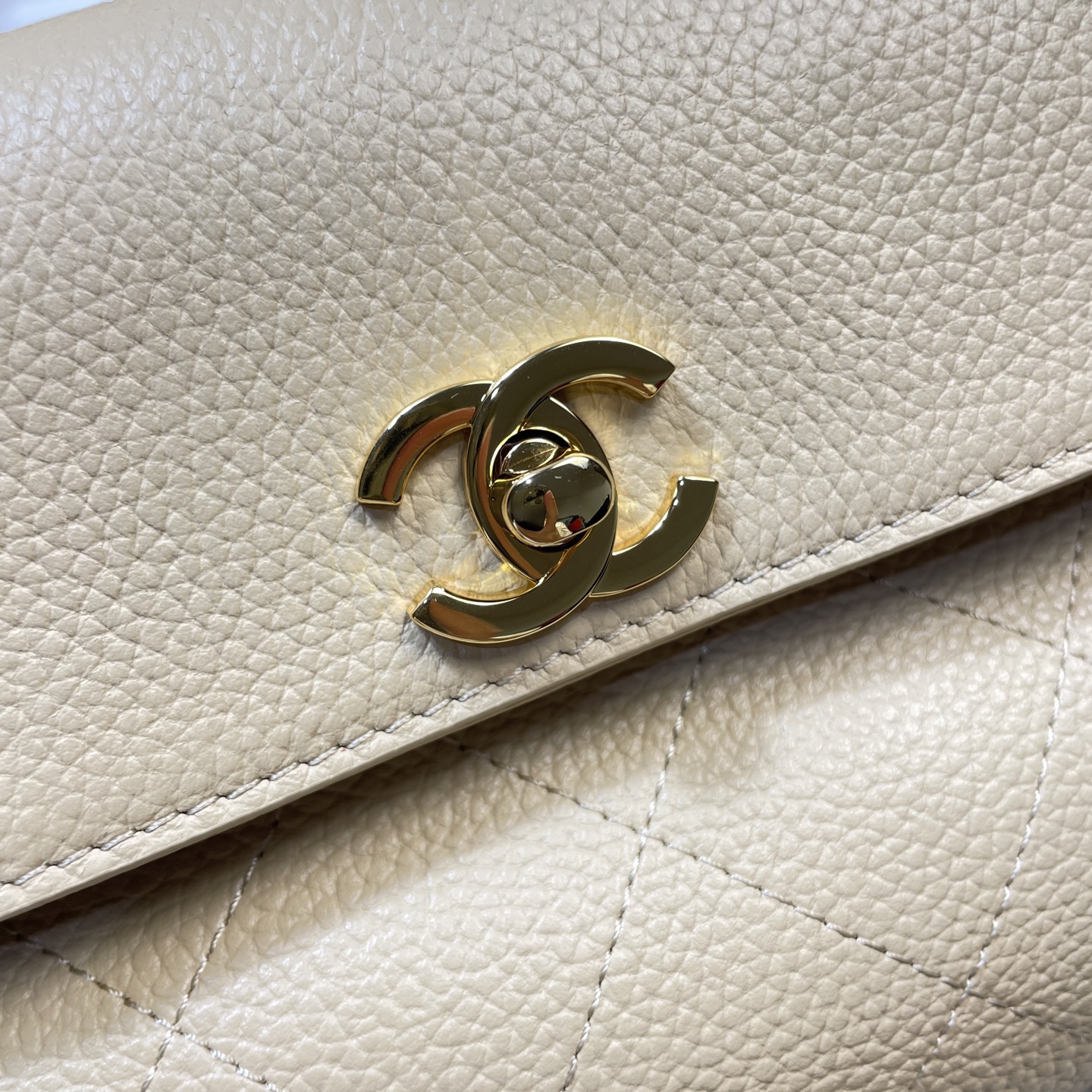 Chanel Style Black Leather Bag style reference detail image 5 from source 785973