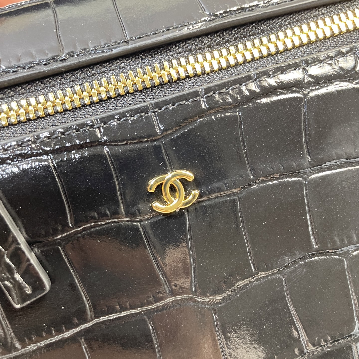 CHANEL Vanity With Chain