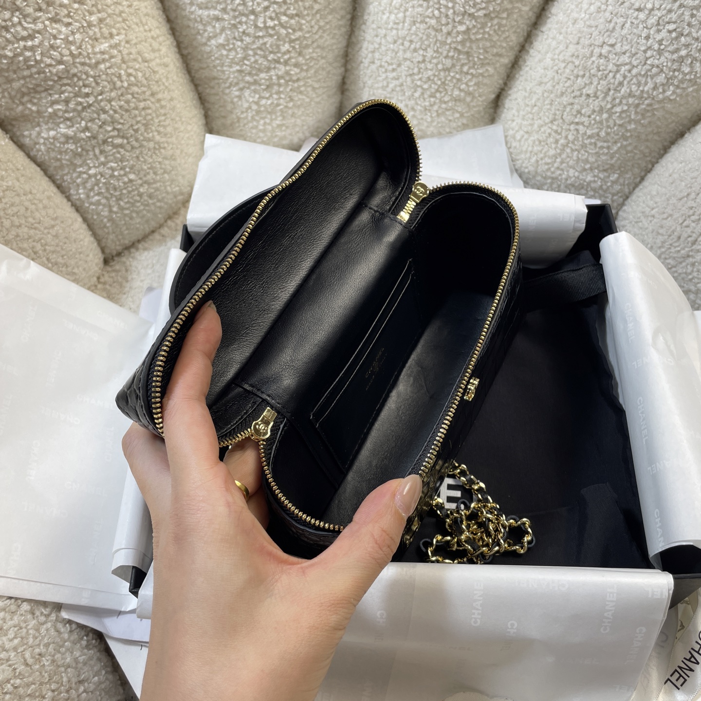 CHANEL Vanity With Chain