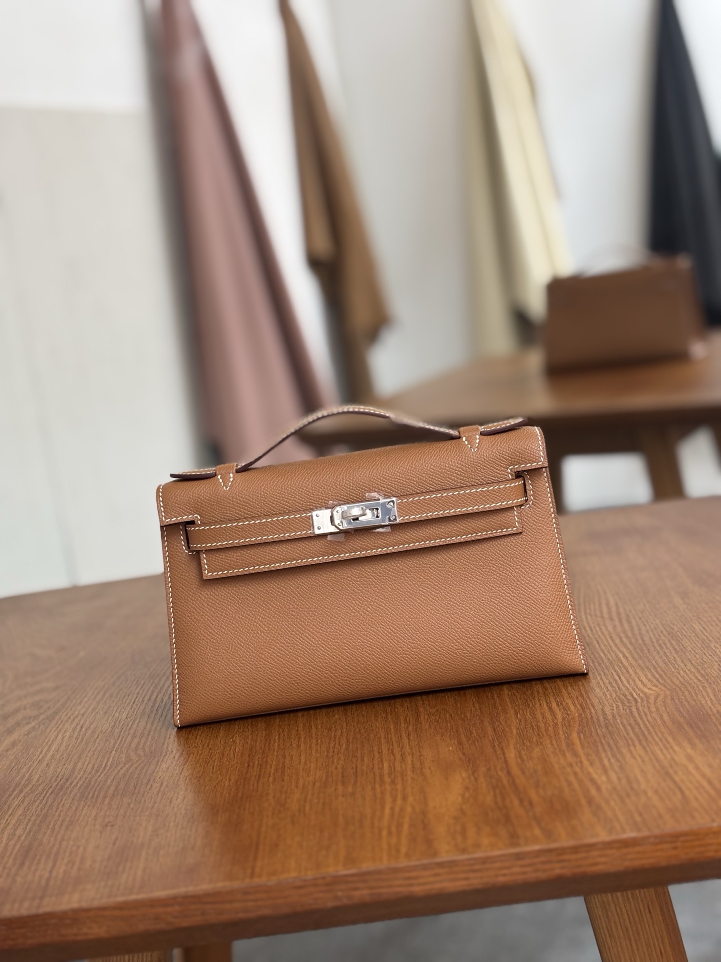 NO:699723,First generation Mini Kelly 22cm, golden brown, silver buckle, imported esom leather, waxed thread, fully hand-stitched, Hermes, hermes, Hermes,19860909一代Mini Kelly 22cm 金棕 银扣 进口esom皮 蜡线全手缝,爱马仕,hermes,Hermes,,Bag