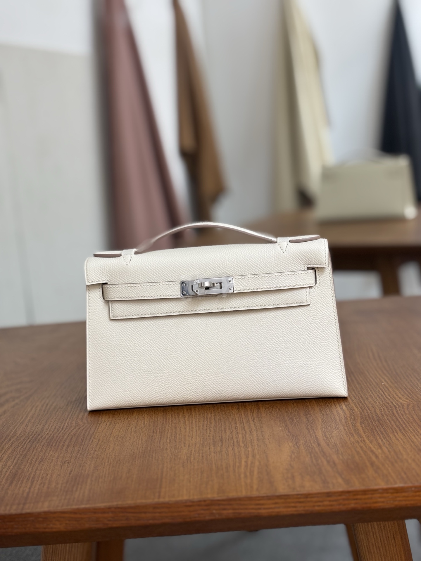 NO:699725,First Generation Mini Kelly 22cm Milkshake White Silver Buckle Imported Esom Leather Waxed Thread Fully Hand-sewn, Hermes, hermes, Hermes,19860909一代Mini Kelly 22cm 奶昔白 银扣 进口esom皮 蜡线全手缝,爱马仕,hermes,Hermes,,Bag