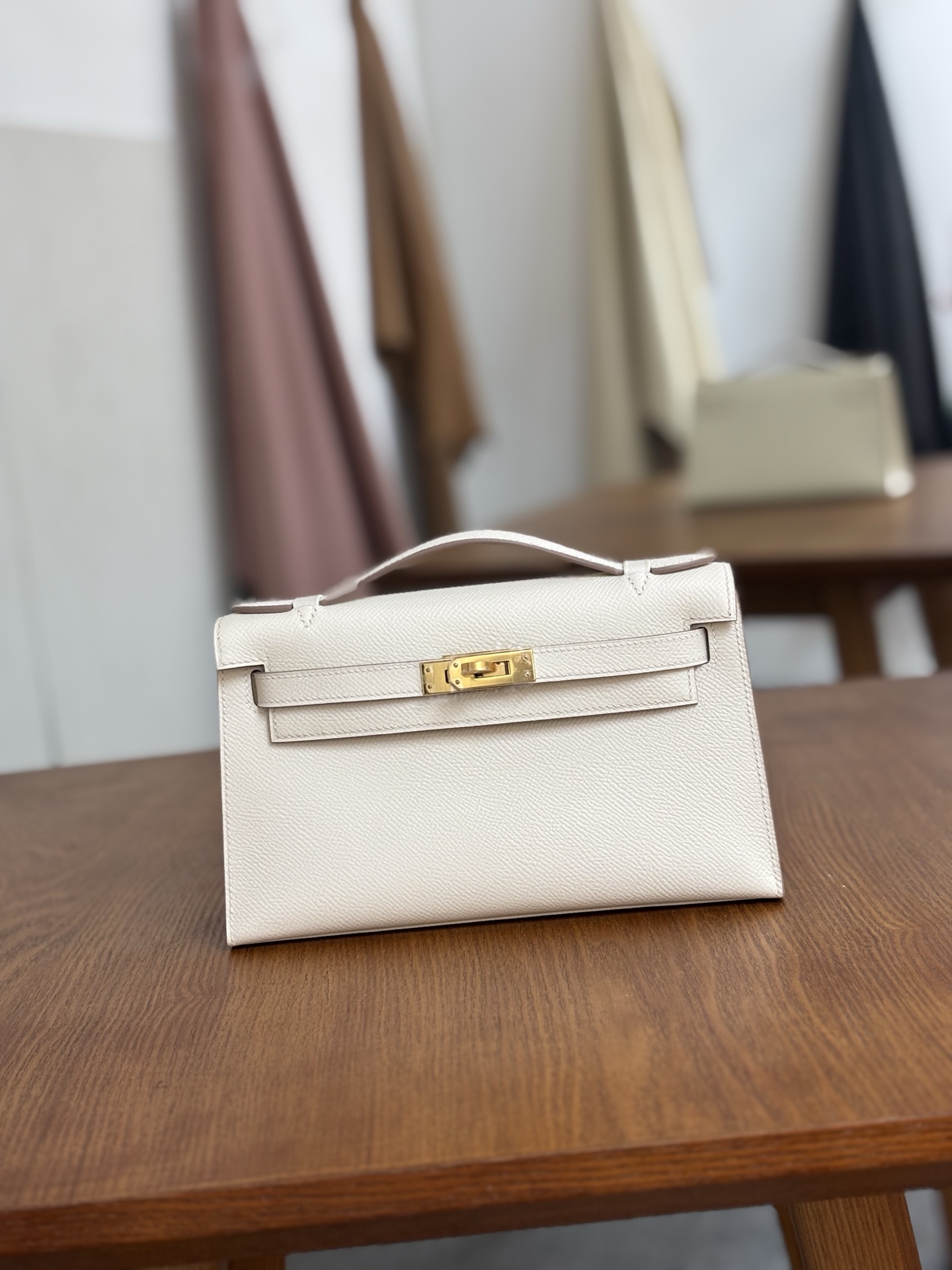 NO:699727,First Generation Mini Kelly 22cm Milkshake White Gold Buckle Imported Esom Leather Waxed Thread Fully Hand-sewn, Hermes, hermes, Hermes,19860909一代Mini Kelly 22cm 奶昔白 金扣 进口esom皮 蜡线全手缝,爱马仕,hermes,Hermes,,Bag