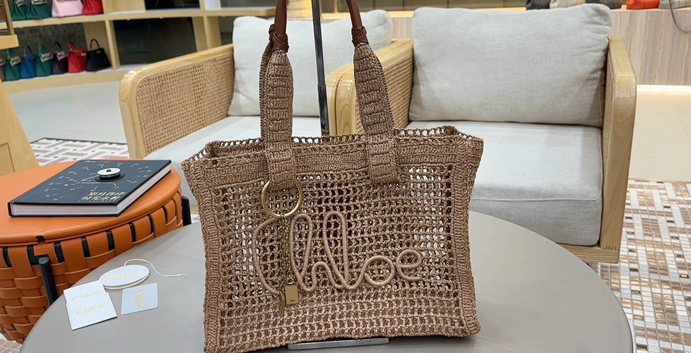Alaïa Classic Handcrafted Luxury Leather Shoulder Bag Ref.0A0511AB