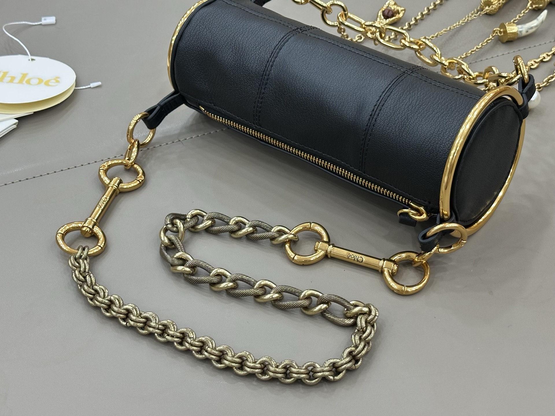 Chloe Gravity Show Handbag​​
🖤Chloe gravity show handbag, imported goat leather + metal chain, full of retro and modern feel✨ photo 1