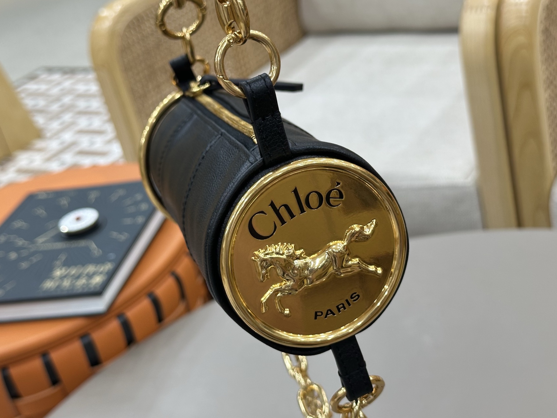 Chloe Gravity Show Handbag​​
🖤Chloe gravity show handbag, imported goat leather + metal chain, full of retro and modern feel✨ photo 2