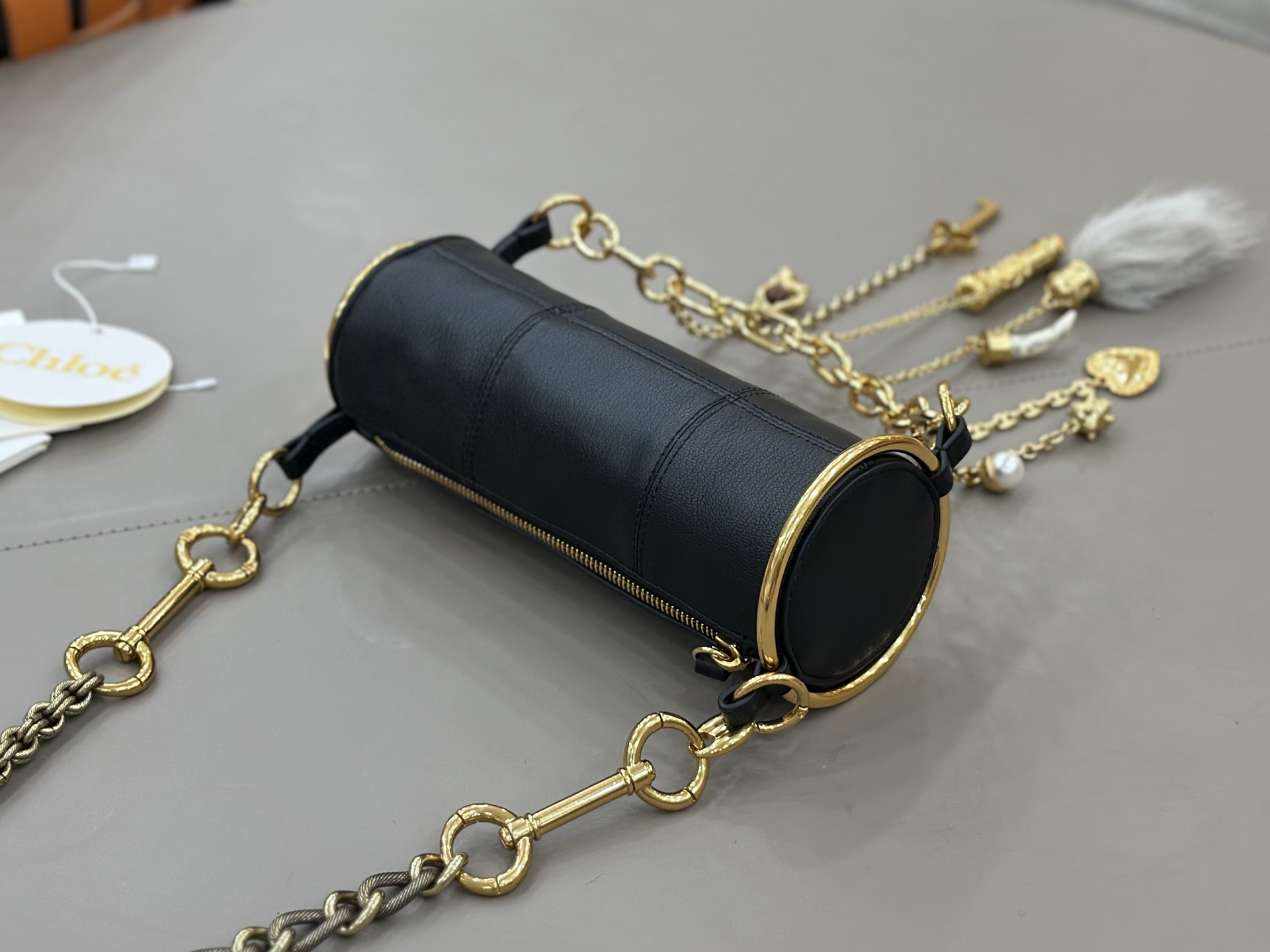 Chloe Gravity Show Handbag​​
🖤Chloe gravity show handbag, imported goat leather + metal chain, full of retro and modern feel✨ photo 7