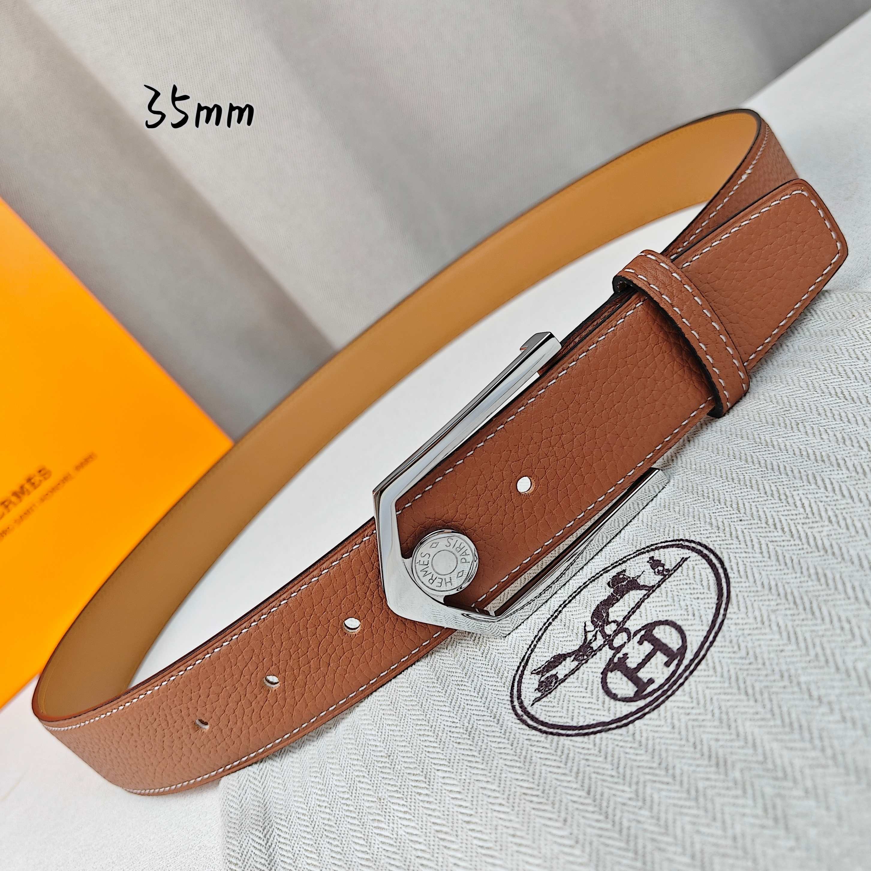 Hermès 爱马仕 新款皮带  原单品质  进口头层牛皮 土黄色荔枝纹面搭配土黄色平纹底  35mm宽