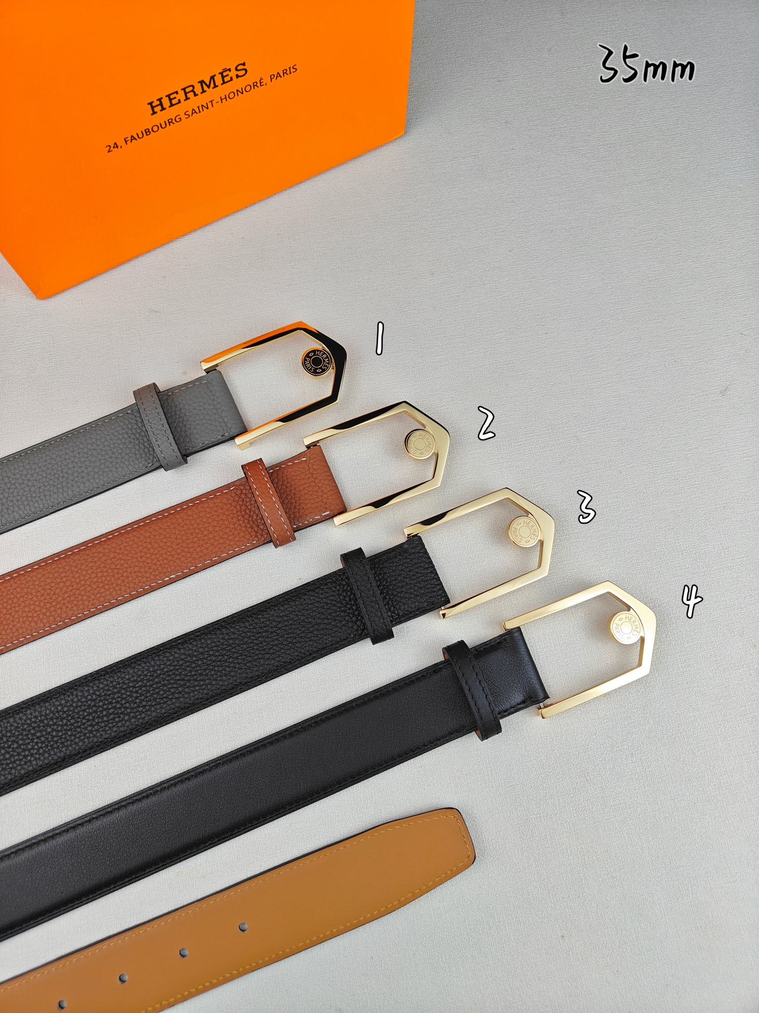 Hermès 爱马仕 新款皮带  原单品质  进口头层牛皮 荔枝纹/平纹面搭配土黄色平纹底  35mm宽