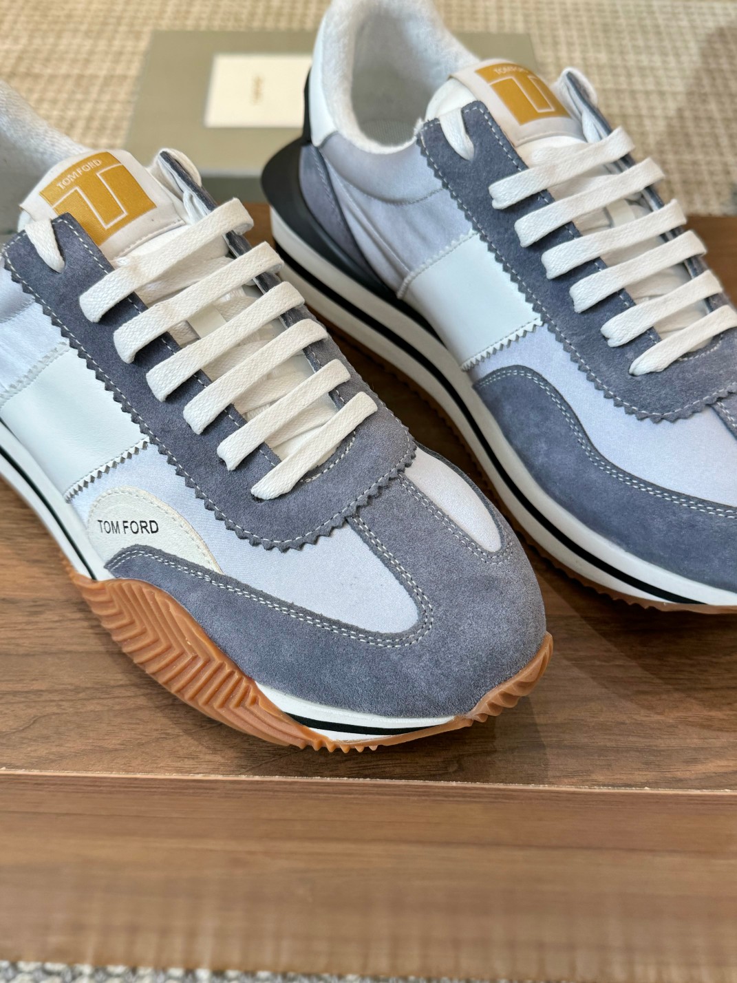 P360 Tom [TOM FORD] U.S. retro luz de lujo Parejas modelos de primavera y verano para llevar a otoño