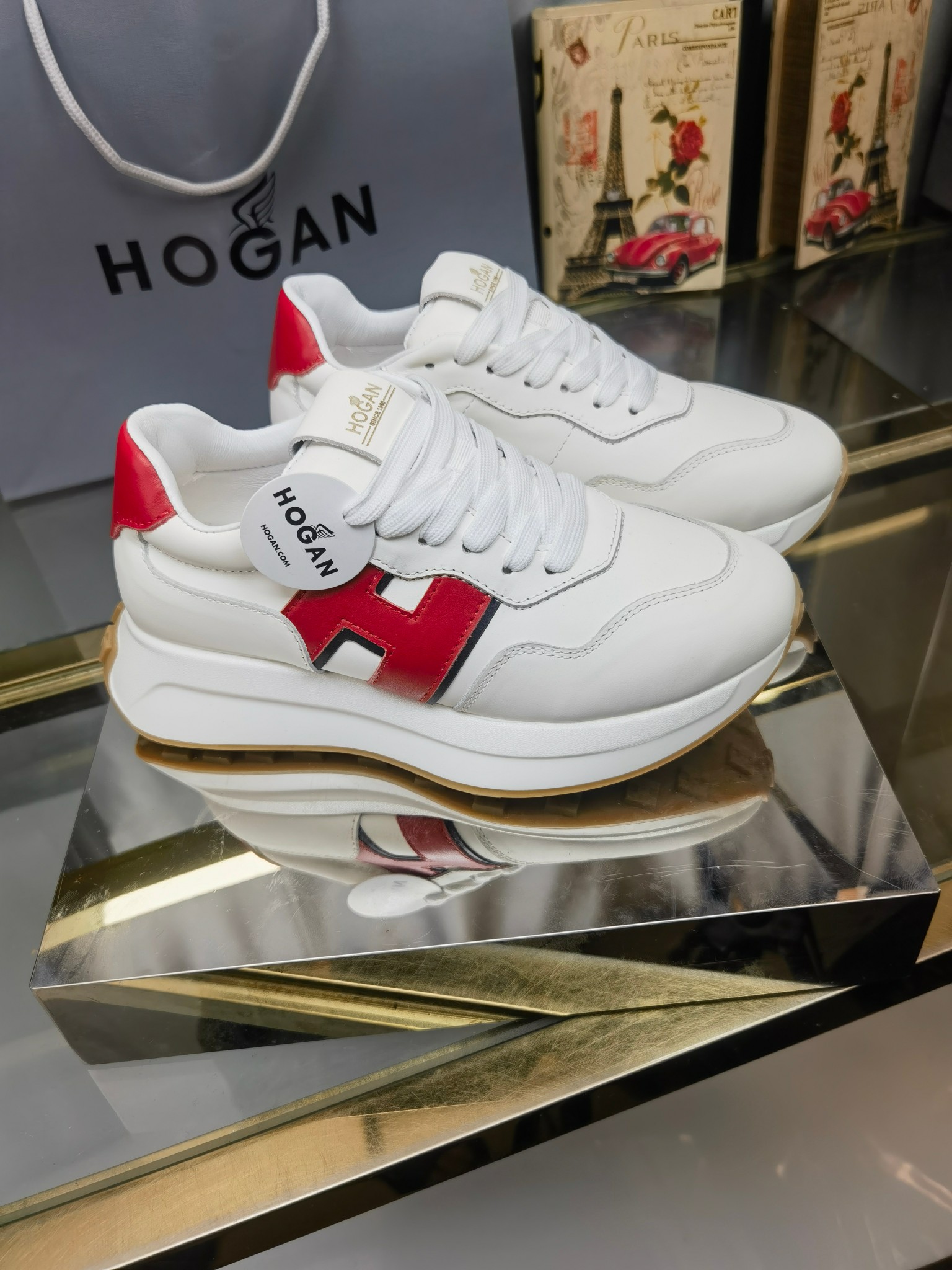 NO:351721,HOGAN Hogan New style of picture change will explode H-STRIPES series couples thick-soled dad shoes flying boat shoes casual sneakers. Top version original version purchased and developed to make this H-STRIPES series sneakers adopt a contrasting color high elastic thick sole height-enhancing design, making the whole shoe feel new and energetic, shuttle style, seize the focus of sight, and set off a modern urban trend. Original fabric custom imported cowhide material, inner lining original cowhide, sole exclusive mold opening ultra-light and high elastic material, sole thickness about 4.5cm, size 35-45,,hogan,sneakers,cowhide19860909HOGAN·霍根 新款转图必爆 H-STRIPES系列情侣款厚底老爹鞋飞艇鞋休闲运动鞋. 顶级版本原版购入开发做货 此款H-STRIPES系列运动鞋采用撞色高弹厚底增高设计,令整鞋焕发新意活力,穿梭型格畅想,抢占视线焦点,再掀现代感都市风潮. 面料原版定制进口牛皮材质 内里原版牛皮里 鞋底独家开模超轻高弹材质 底厚约4.5cm 码数35-45,,hogan,sneakers,cowhide,Men's shoes