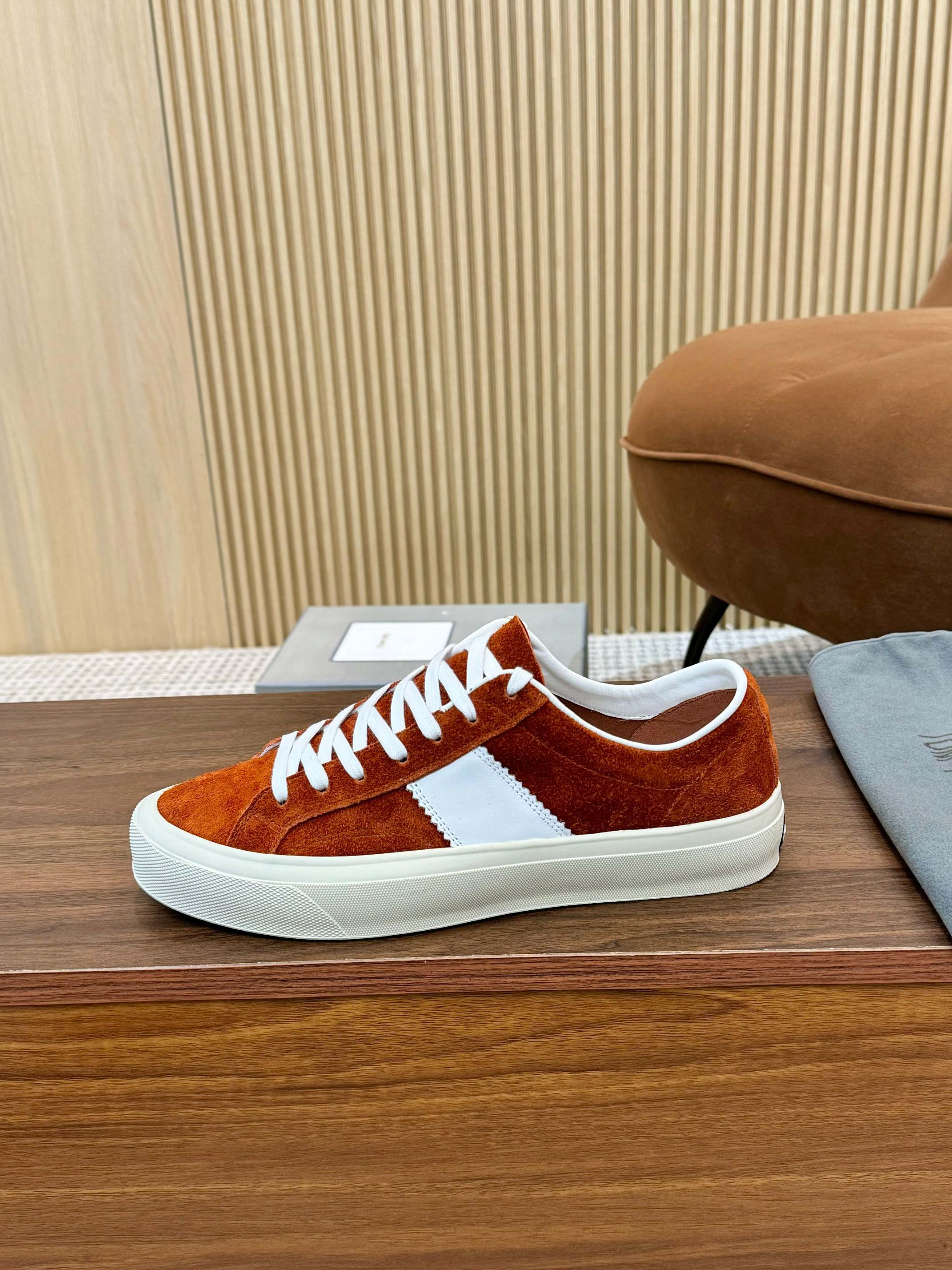 NO:265502,Tom TOM FORD American fashion light luxury 2025 hot model [Firecracker][Strong] size36-44[Strong][Strong] TOM FORD comes from European and American brands, original trading order, rare in China, not easy to collide [Strong][Strong] Wear in spring and summer to autumn and winter, cross the temperature difference limit, and can control various styles of wear, fabrics, classic contrasting color splicing, casual and versatile, imported sheepskin in the inner foot pad is more sweat-absorbing, and 3cm inside the foot pad makes your feet more comfortable. Exclusive mold opening and then fill the combination imported wear-resistant velvet contrasting colored large bottom, which extremely tests the process requirements, and is comfortable and versatile when worn, perfect lines. [Strong][Strong] Top original order quality, supports counter comparison  Various color factories continue to synchronize the official website update...36-45, (men's shoes with fixed sizes of 38-46, no return or replacement) pictures will explode. [Firecrackers][Firecrackers][Firecrackers][Firecrackers][Fireworks][Fireworks][Fireworks], casual shoes/sports shoes, tom ford, sneakers, sheepskin19860909汤姆 TOM FORD 美国时尚轻奢2025爆款款[爆竹][强]size36-44[强][强]TOM FORD来自欧美品牌,贸易原单,国内罕见,不易撞款 [强][强]春夏穿到秋冬,跨越温差限制,又能驾驭各种风格穿搭,面料 经典撞色拼接 休闲百搭,内里垫脚进口羊皮更加吸汗,垫脚内增3cm让您的脚更加舒服.独家开模再填充组合进口耐磨绒撞色大底,极度考验工艺要求,穿上舒适百搭 线条完美.[强][强]顶级原单品质,支持专柜比对 各种颜色工厂持续同步官网更新…36-45,（男鞋38-46定码不退不换）转图必爆.[爆竹][爆竹][爆竹][烟花][烟花][烟花],休闲鞋/运动鞋,tom ford,sneakers,sheepskin,Women's Shoes