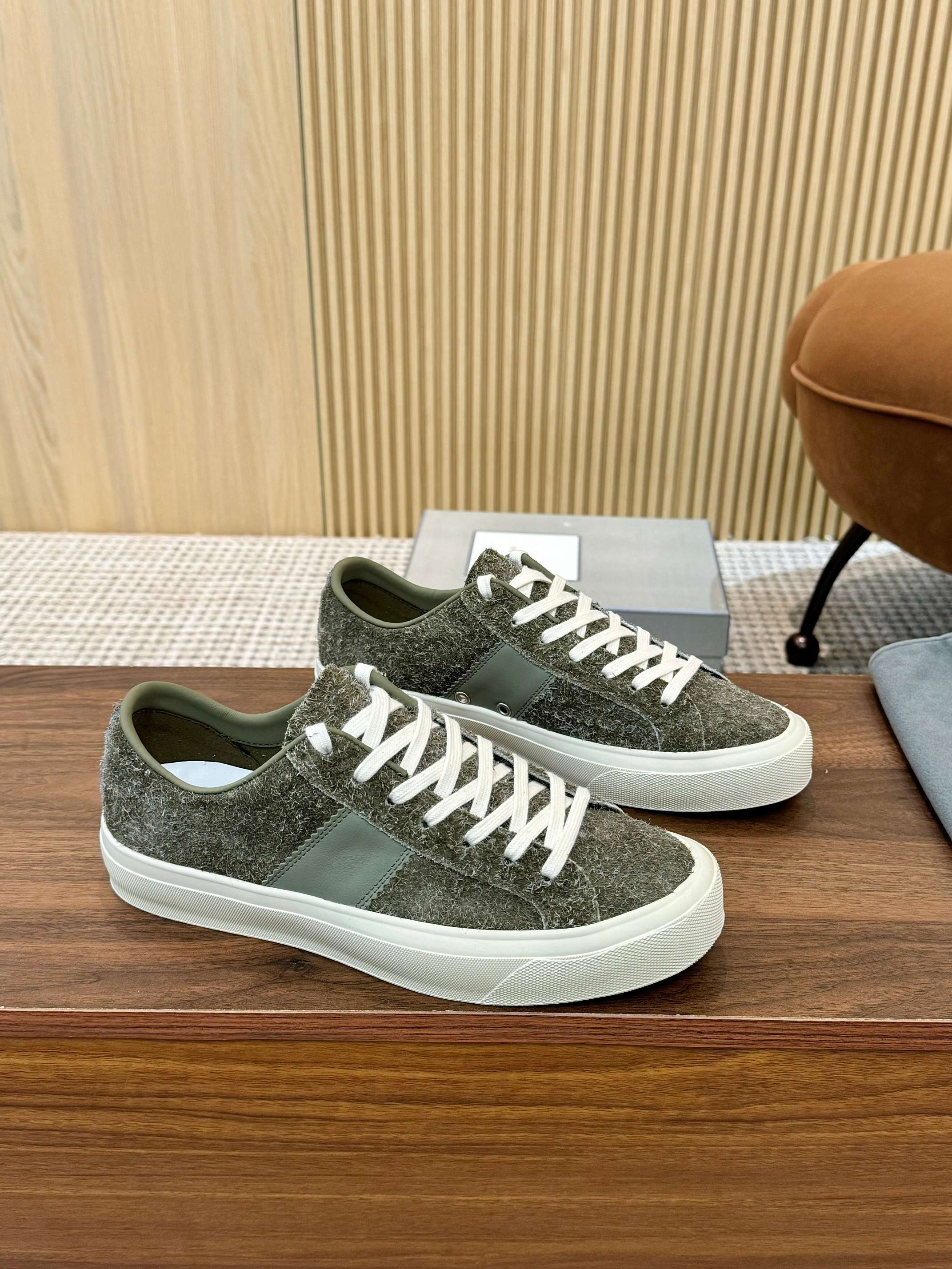 Tom Ford Men's Suede Low-Top Sneakers Casual Lace-Up Shoes 4 a1746411131651 3054